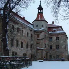 Zamek w Domanicach na Dolnym Śląsku – historia, zwiedzanie i tajemnice