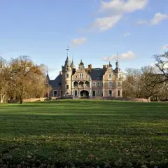Pałac Twardowskich w Kobylnikach: historia, tajemnice i zwiedzanie zabytku