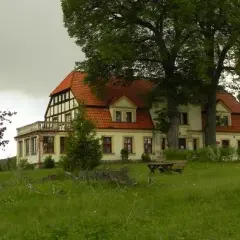 Dworek Paraszyno - historia, aktualny status i atrakcje w okolicy