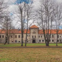 Zamek w Bykach: Historia, architektura i tajemnice rodu Jaxa-Bykowskich