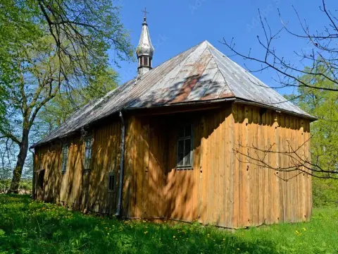 Zanurz się w historię dworków z Nocy i dni i ich tajemnice