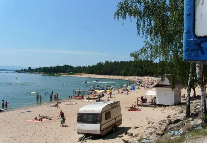 Kempingi Jezioro Nyskie: Odkryj idealne miejsca na rodzinny wypoczynek