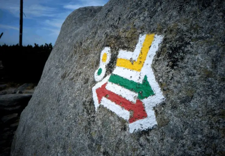 Co oznaczają kolory szlaków w Tatrach i jak je wykorzystać w nawigacji