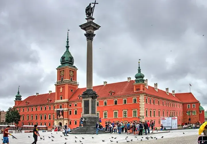 Zwiedzanie zamku królewskiego w Warszawie za darmo – uniknij kosztów