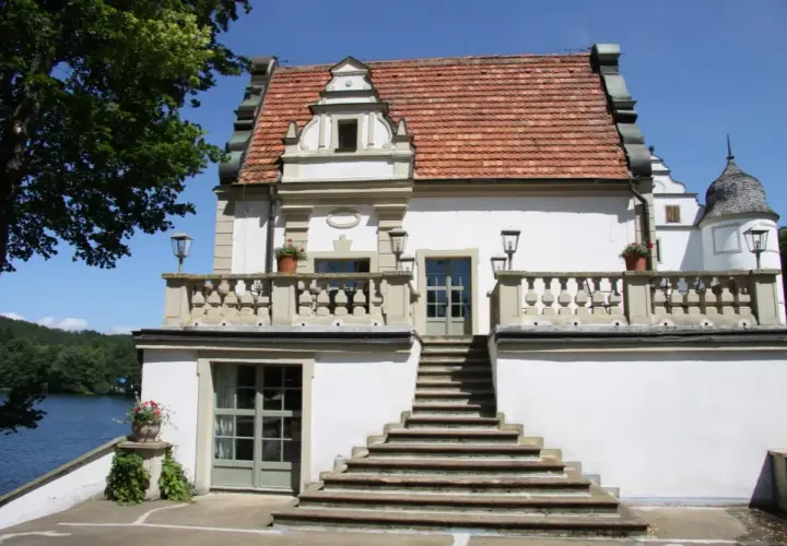 Zamek w Kręgu: historia, tajemnice i praktyczne informacje dla turystów