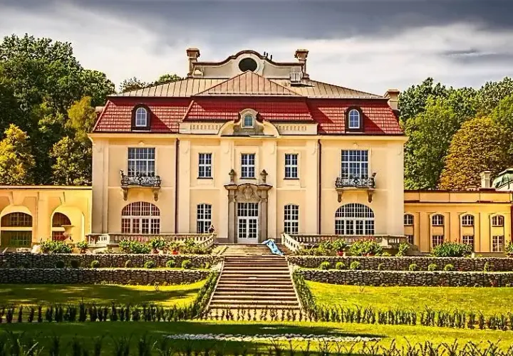 Pałac Goetza w Brzesku: historia, tajemnice i aktualny stan zabytku