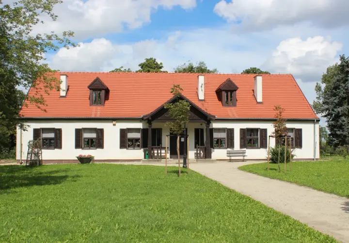 Dworek Marii Dąbrowskiej w Russowie - historia, wystawy i atrakcje