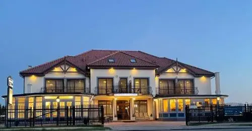 Bursztynowy dworek Karwia - komfortowe noclegi blisko plaży i atrakcji