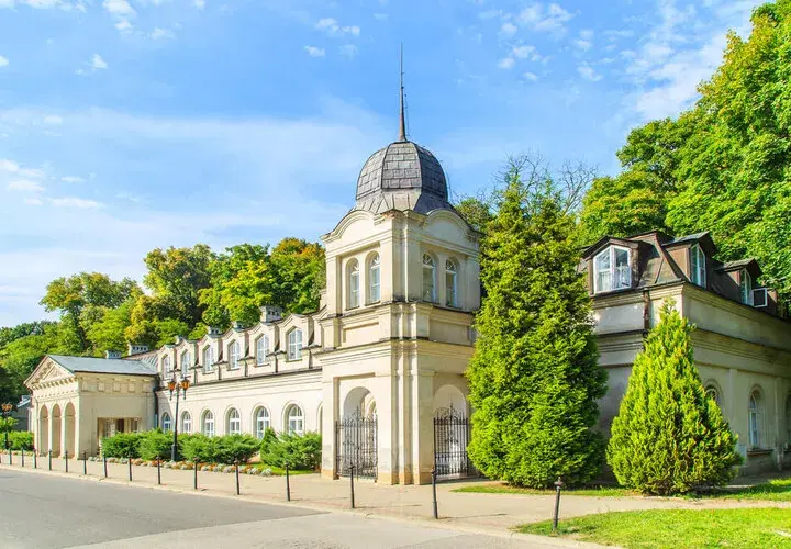 Pałac w Nałęczowie: historia, architektura i tajemnice do odkrycia