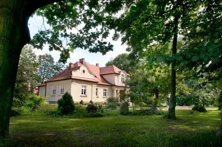 Dworek Ostoja - wyjątkowe miejsce na wydarzenia i tradycyjne dania