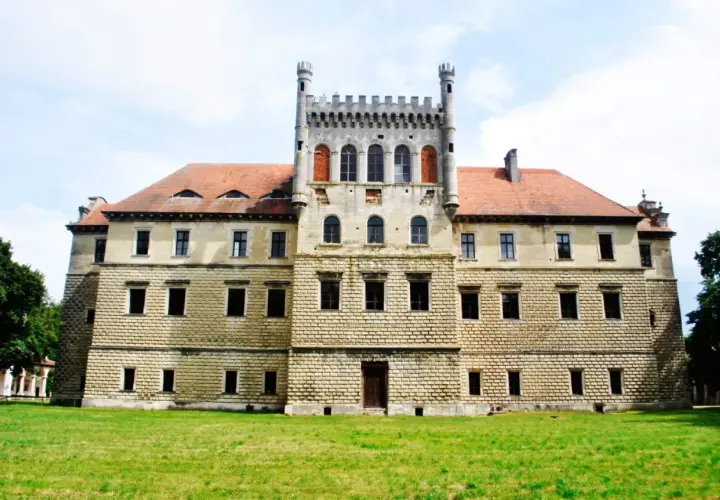 Pałac Mirów w Książu Wielkim: Historia i tajemnice renesansowej perły