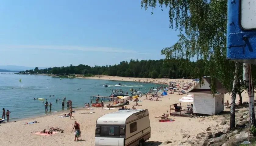 Kempingi Jezioro Nyskie: Odkryj idealne miejsca na rodzinny wypoczynek