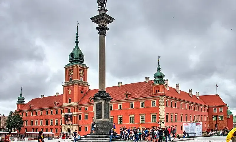 Zwiedzanie zamku królewskiego w Warszawie za darmo – uniknij kosztów
