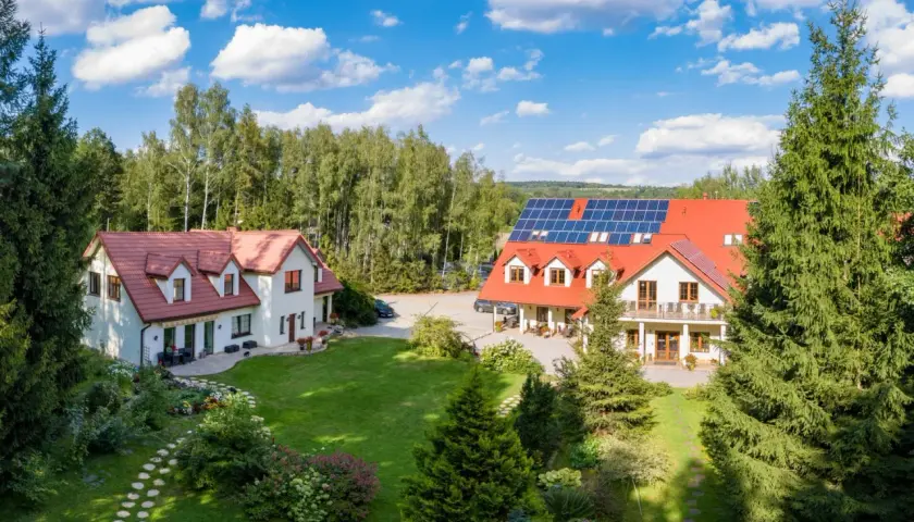 Leśny dworek Cisów: idealne miejsce na relaks i wypoczynek w naturze