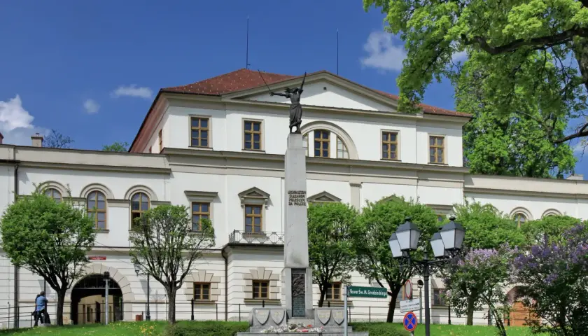 Miasto i gmina na Śląsku Cieszyńskim: historia, geografia i administracja regionu