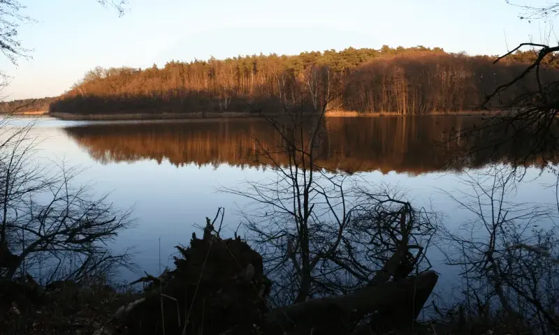 Jezioro Sierakowskie – atrakcje, noclegi i tajemnice przyrody w jednym miejscu