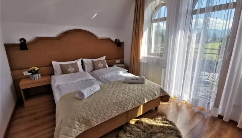 Miodowy Dworek - komfortowe noclegi z widokiem na Tatry w Bukowinie