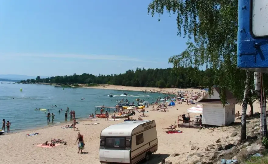 Kempingi Jezioro Nyskie: Odkryj idealne miejsca na rodzinny wypoczynek