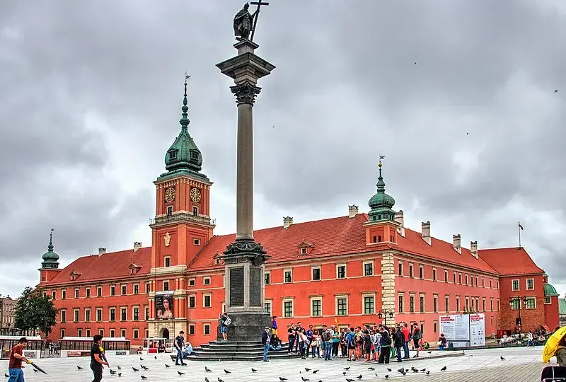 Zwiedzanie zamku królewskiego w Warszawie za darmo – uniknij kosztów