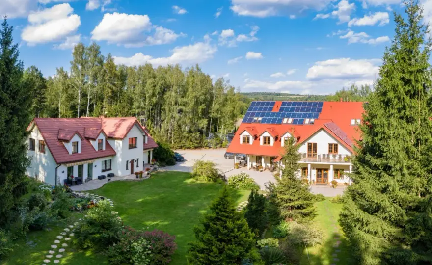 Leśny dworek Cisów: idealne miejsce na relaks i wypoczynek w naturze