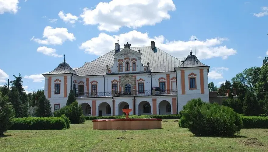 Pałac w Czyżowie Szlacheckim - historia, noclegi i wyjątkowe wydarzenia