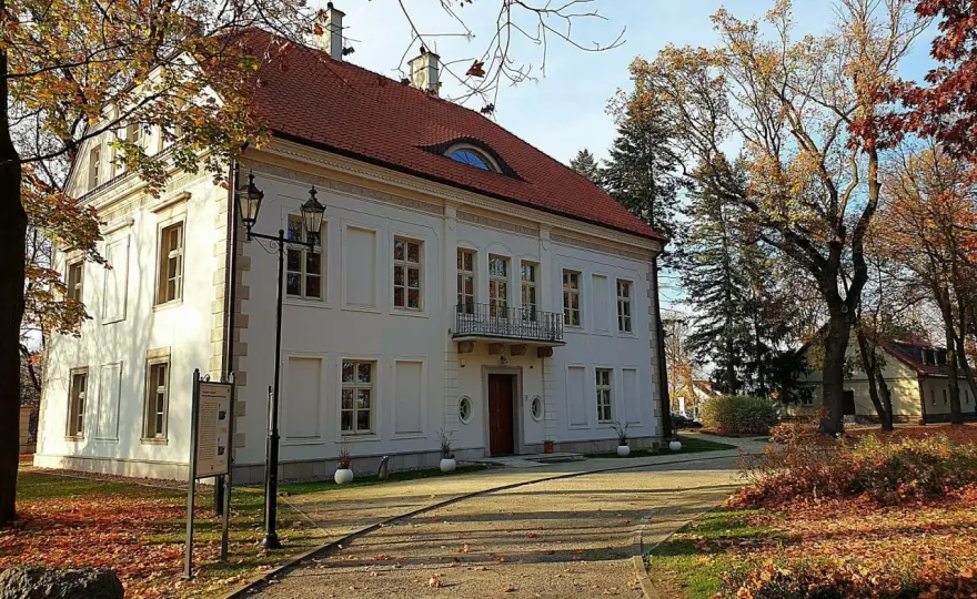 Pałac w Chrzęsnem: historia, zwiedzanie i tajemnice zabytkowej architektury