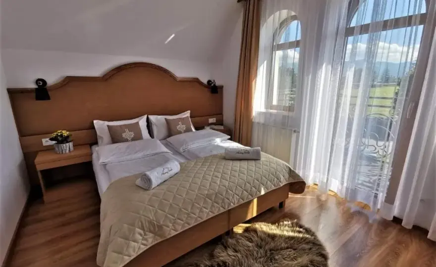 Miodowy Dworek - komfortowe noclegi z widokiem na Tatry w Bukowinie