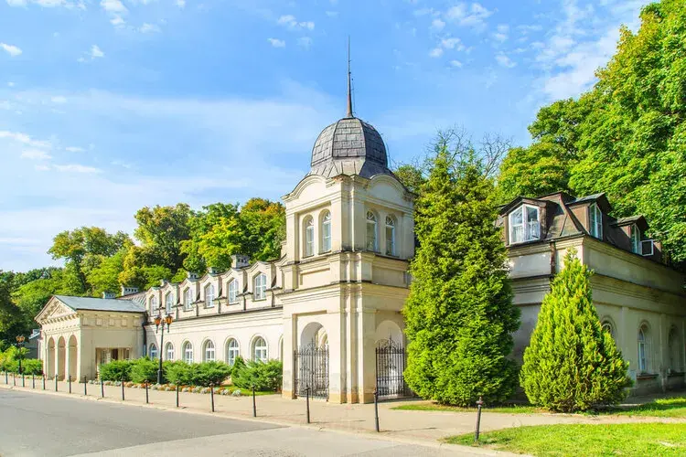 Pałac w Nałęczowie: historia, architektura i tajemnice do odkrycia