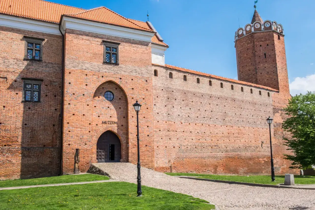 Zdjęcie Zamek Królewski w Łęczycy: historia, zwiedzanie i tajemnice średniowiecznej twierdzy