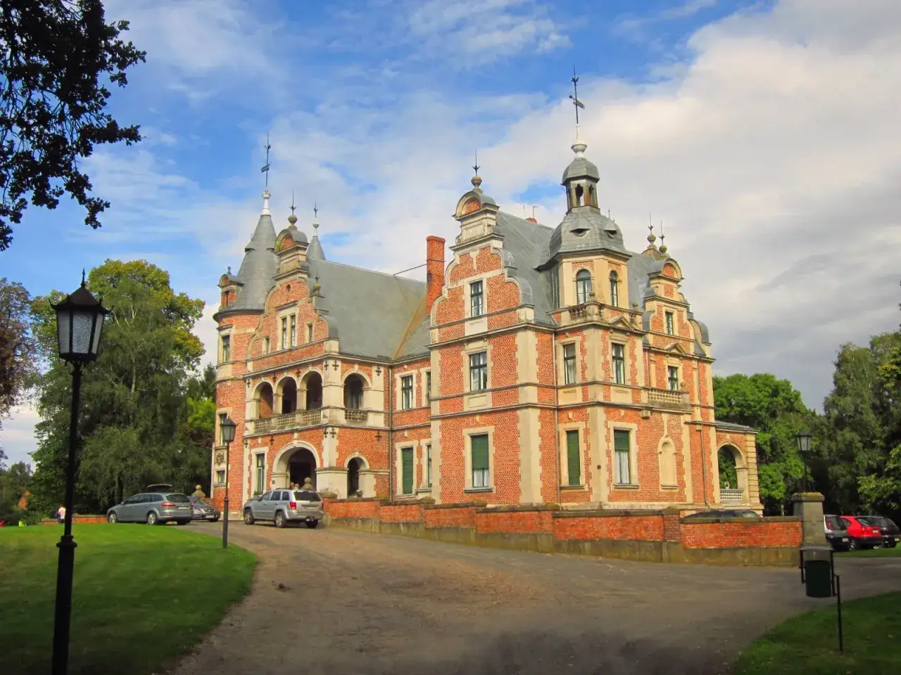 Zdjęcie Pałac Twardowskich w Kobylnikach: historia, tajemnice i zwiedzanie zabytku