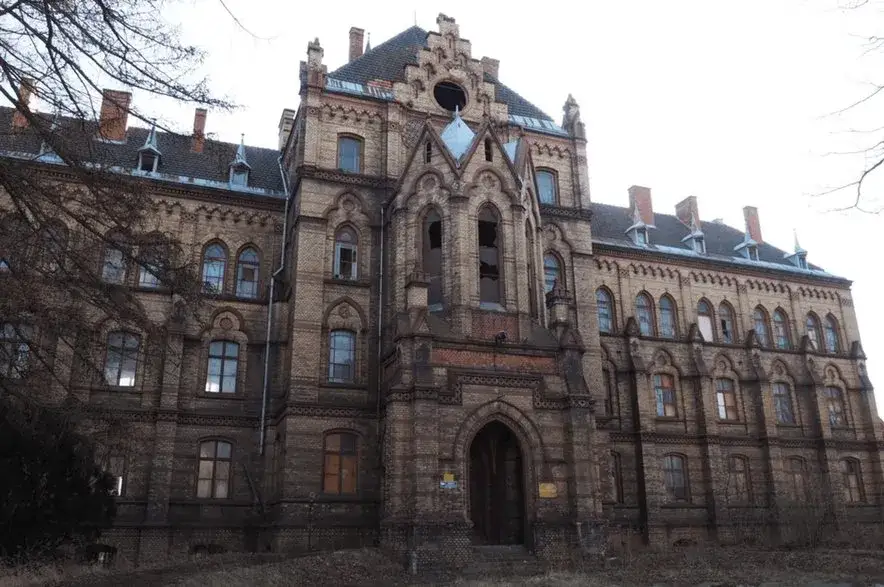 Zdjęcie Pałac w Mokrzeszowie zwiedzanie: odkryj tajemnice i historię miejsca